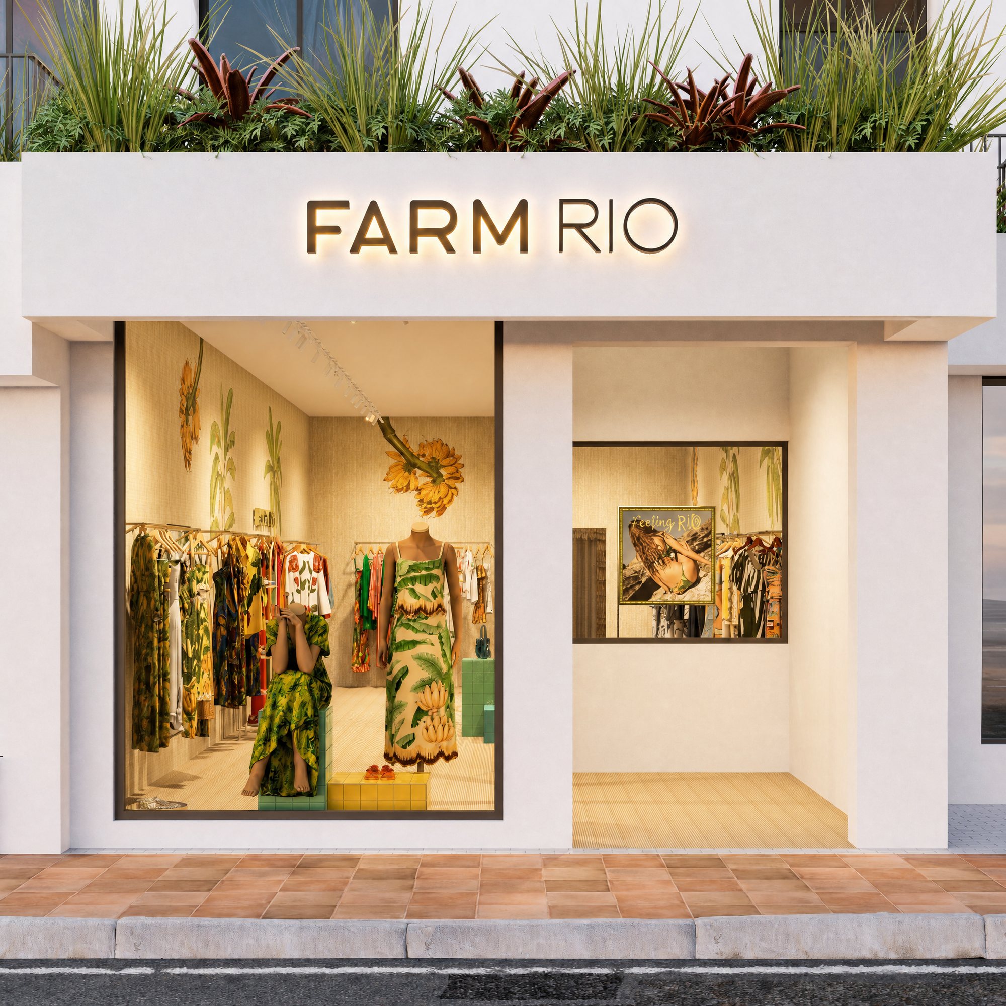 Fachada branca de loja Farm Rio com jardim no topo e vitrine com estampas